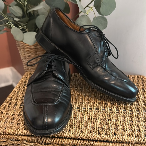 Allen Edmonds men’s Black Leather Hancock lace up split toe 7 1/2 dress shoes